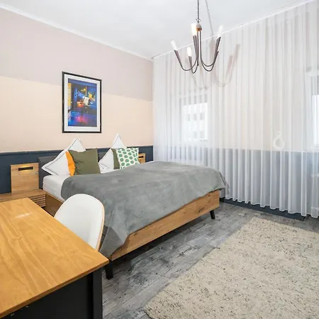 Charmante In Der Stadt 홈스테이