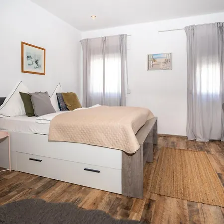 Charmante In Der Stadt 홈스테이 *