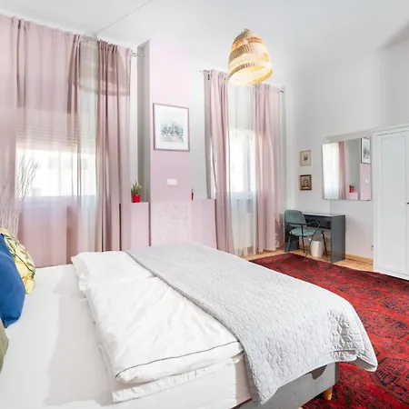 Charmante In Der Stadt 홈스테이