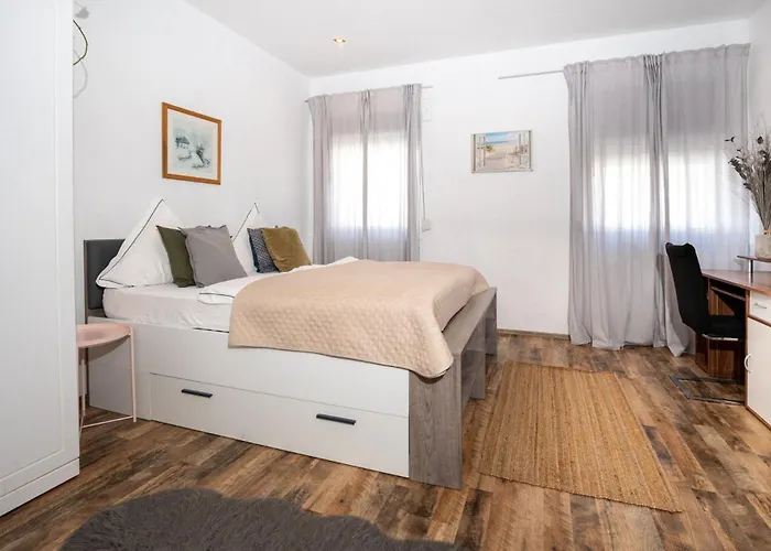 Charmante In Der Stadt ホームステイ *